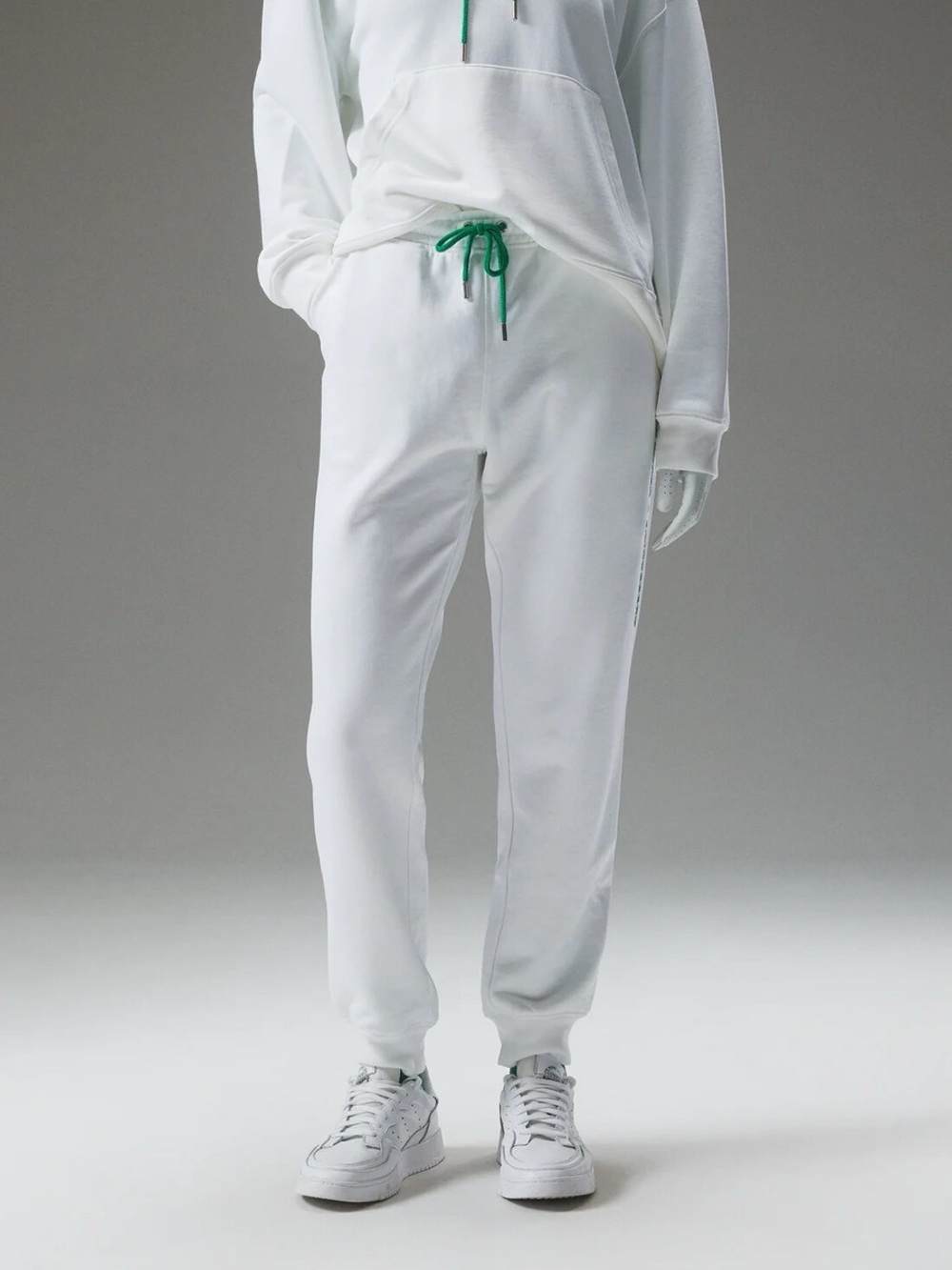 J.Lindeberg x Nelly Korda White FrenchTerry Fleece Joggers Green Logo Sweatpants